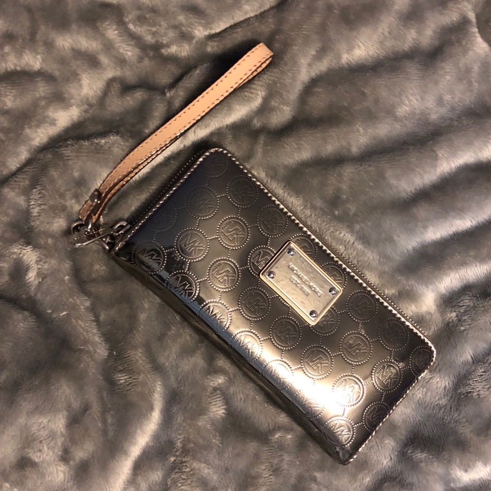 Michael Kors Large Wallet- Silver